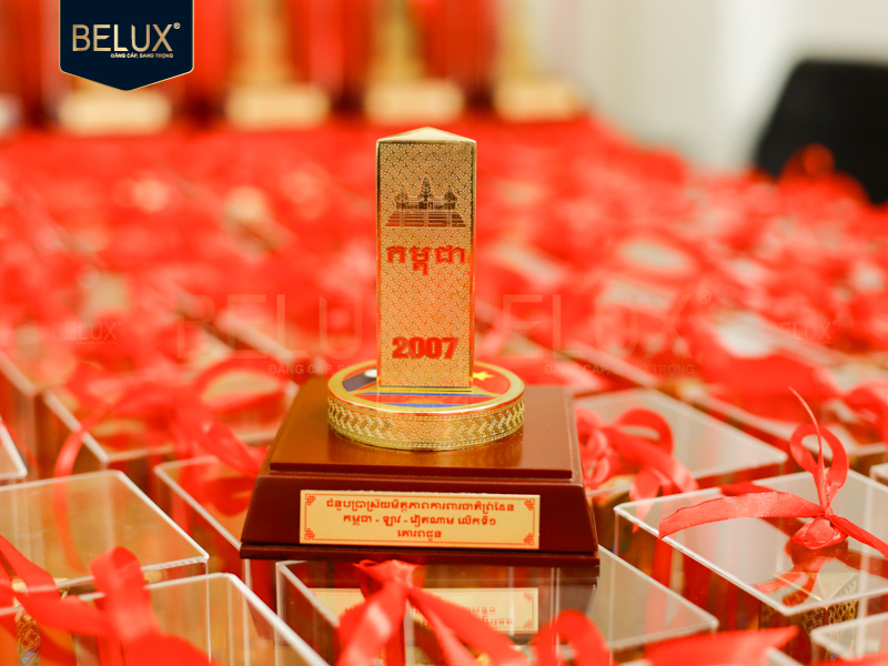 Lô Cột Mốc Bờ Y bằng đồng cao 13cm thiết kế theo yêu cầu